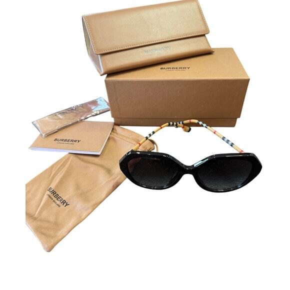 Burberry Women's Low Bridge Fit Sunglasses, BE4375F Vanessa*Brand-New with tags - Picture 4 of 7
